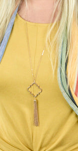 Open Clover-Shaped Pendant  Necklace